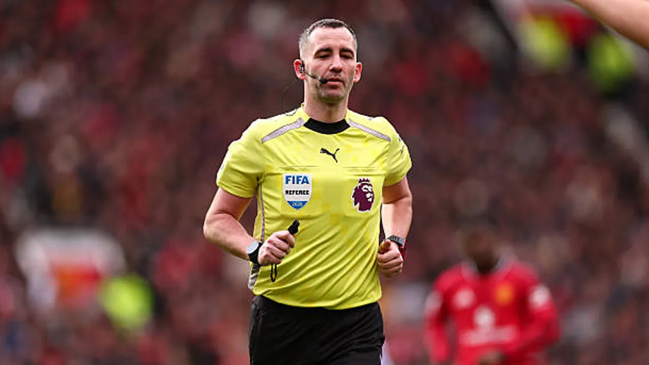 Jelang Duel Krusial, Chris Kavanagh Pimpin Laga Chelsea vs Manchester City