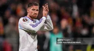 Matty Cash: Aston Villa Ingin Menang di Kandang Bologna