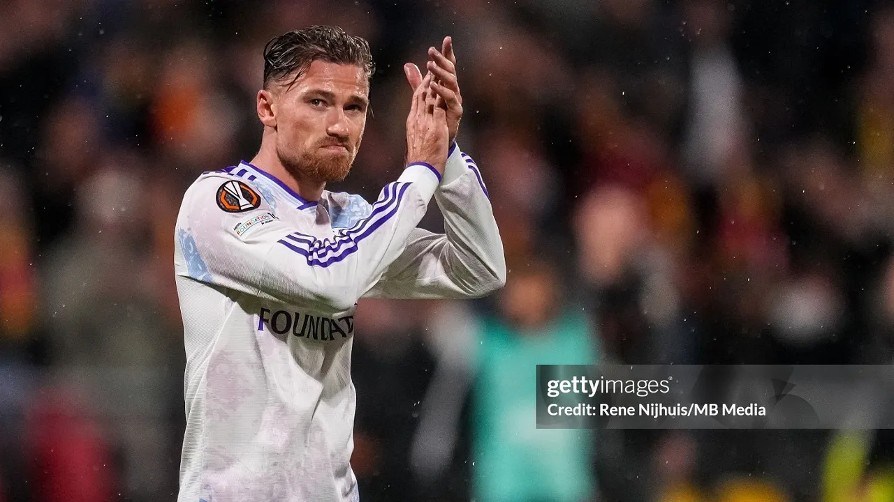 Matty Cash: Aston Villa Ingin Menang di Kandang Bologna