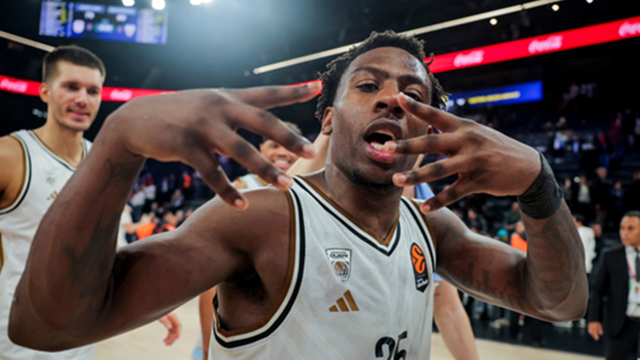 McKinley Wright Berperan Matikan Pergerakan Sylvain Francisco