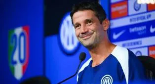 Perpanjangan Kontrak Cristian Chivu Jadi Prioritas Pertama Inter Milan