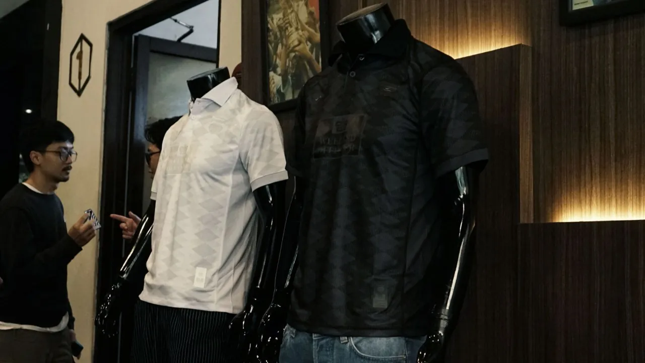 Persib Rilis Jersey Hasil Kolaborasi Bareng Weekend Offender