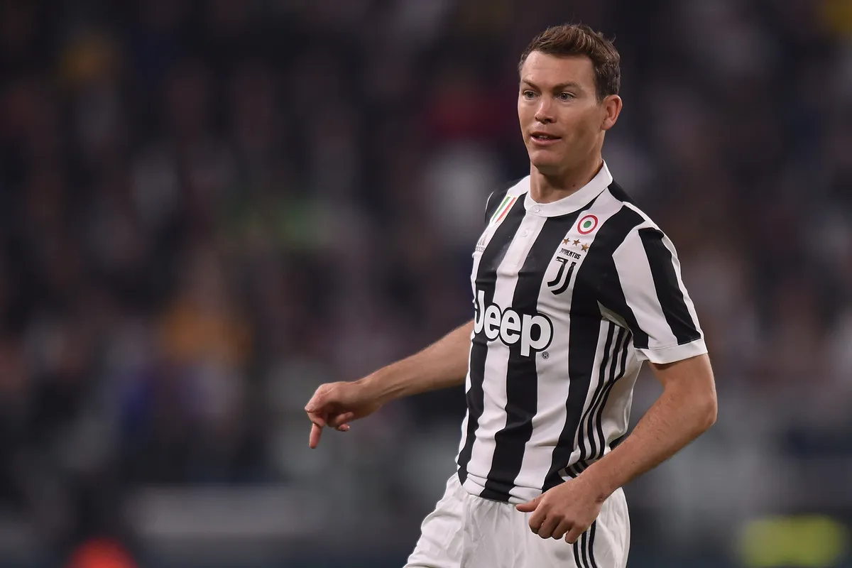 Pirlo Ungkapkan Strategi: Lichtsteiner Berlari, Saya Urus Sisanya - sumber: (footballitalia)