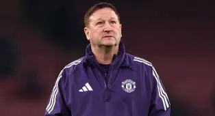 Steve Holland Ungkap Target MU: Dekati Puncak, Bukan Sekadar Top 4