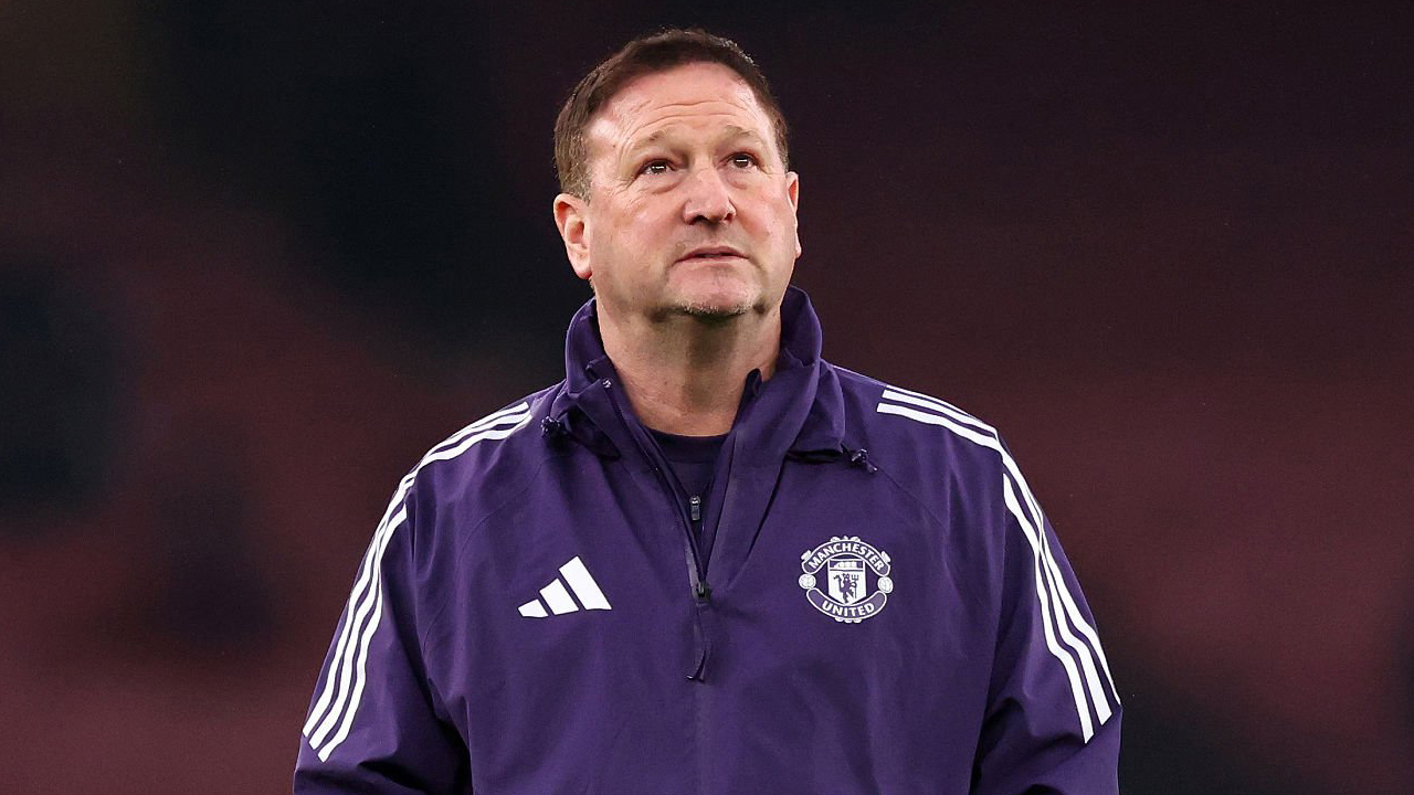 Steve Holland Ungkap Target MU: Dekati Puncak, Bukan Sekadar Top 4