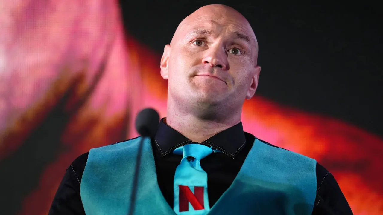 Menurut Tyson Fury, pertarungan melawan Joshua seharusnya segera direalisasikan tanpa penundaan lebih lanjut. (Foto: Fight TV)