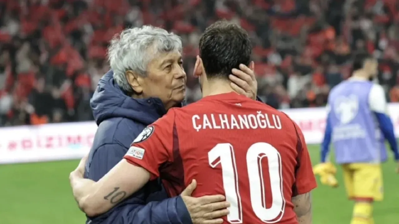 Hakan Calhanoglu dan Mircea Lucescu