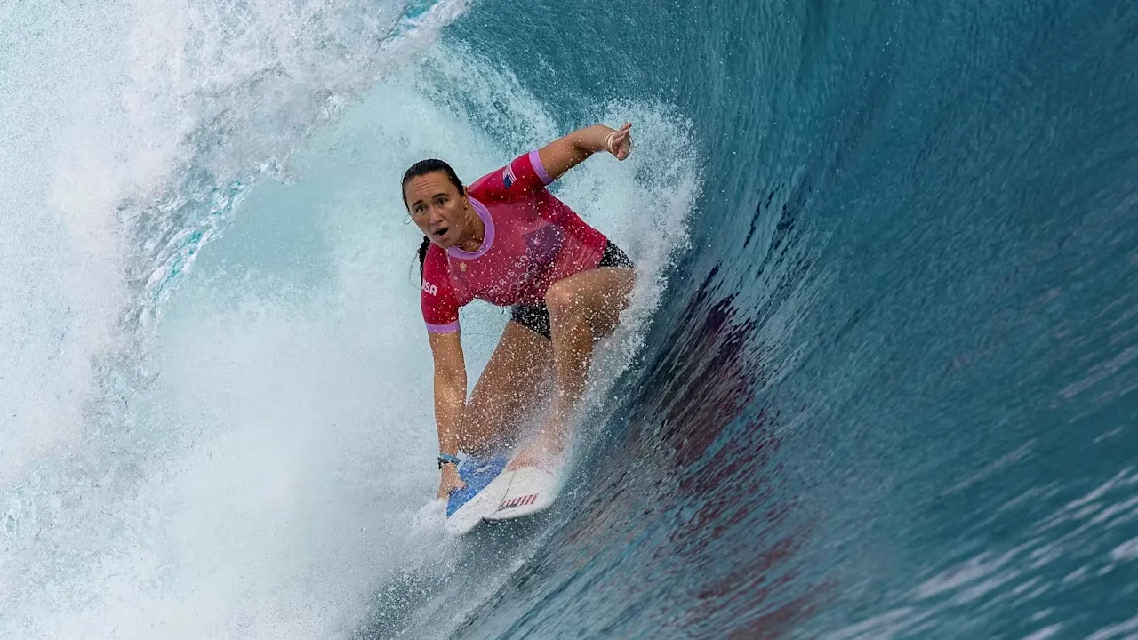 Carissa Moore mengaku mengalami tantangan mental yang tidak biasa ketika kembali menaklukkan ombak besar. (Foto: Olympics)