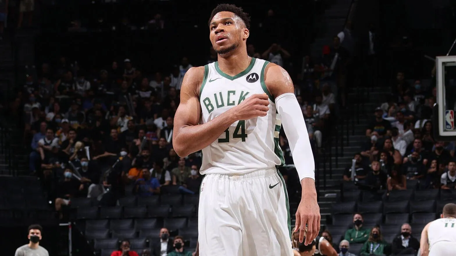 Giannis Absen di Laga Kandang Terakhir Bucks - sumber: (mainbasket)