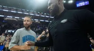 LeBron dan Curry Beri Penghormatan dengan Cara Unik