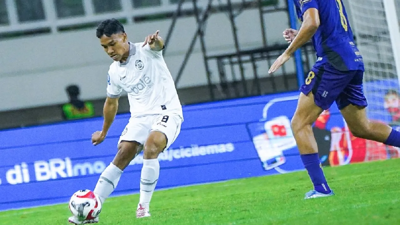 Arema FC petik kemenangan penting di kandang Persita Tangerang