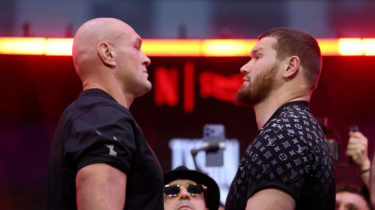 Comeback Tyson Fury Disorot, Ancaman Makhmudov Mengintai