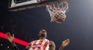 Crvena Zvezda Perpanjang Masa Bakti Center Asal Nigeria