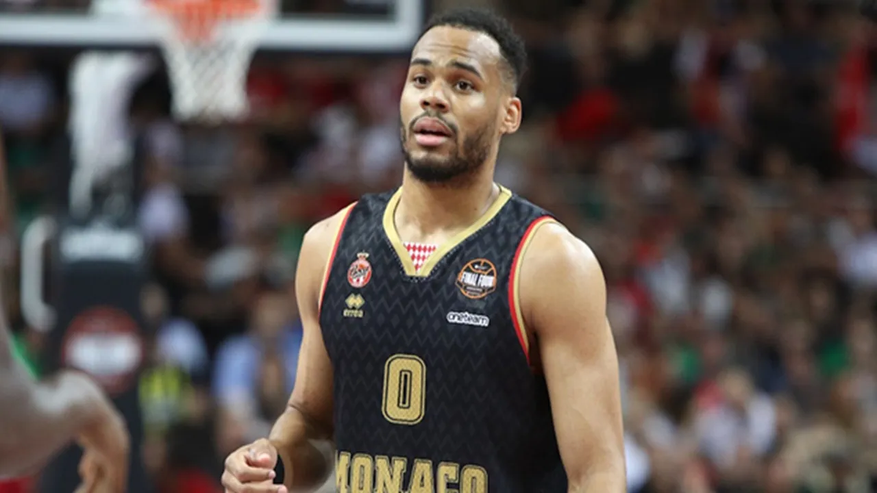 Elie Okobo Lega Antarkan AS Monaco Lolos ke Playoff EuroLeague