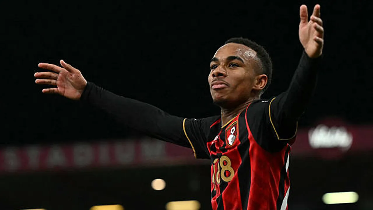 Junior Kroupi Dekati Rekor Remaja Tersubur di Premier League