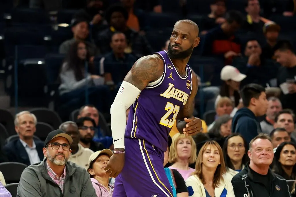 LeBron: Beban Berat di Lakers Tanpa Doncic dan Reaves - sumber: (mainbasket)