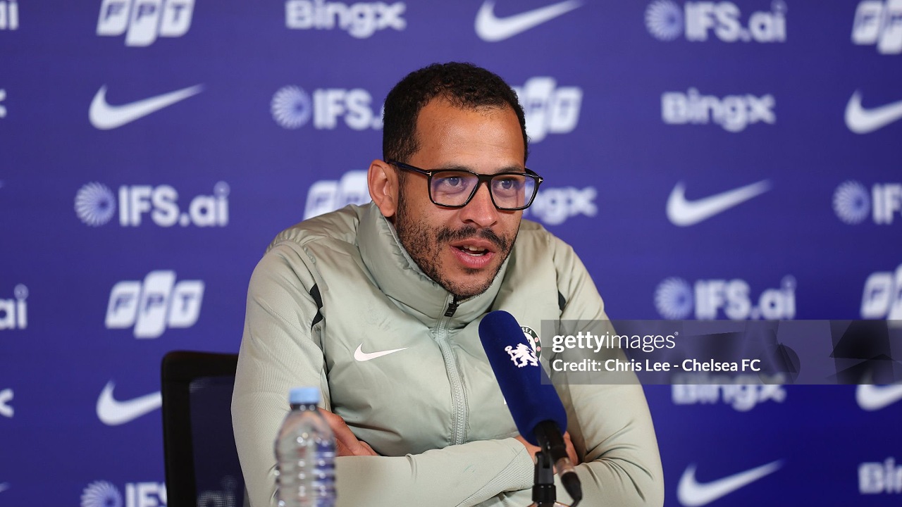 Liam Rosenior Cari Keseimbangan Taktik Chelsea Jelang Lawan Man City