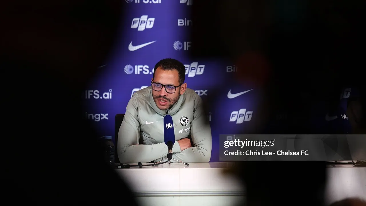 Liam Rosenior Prioritaskan Kemenangan di Tengah Adaptasi Chelsea