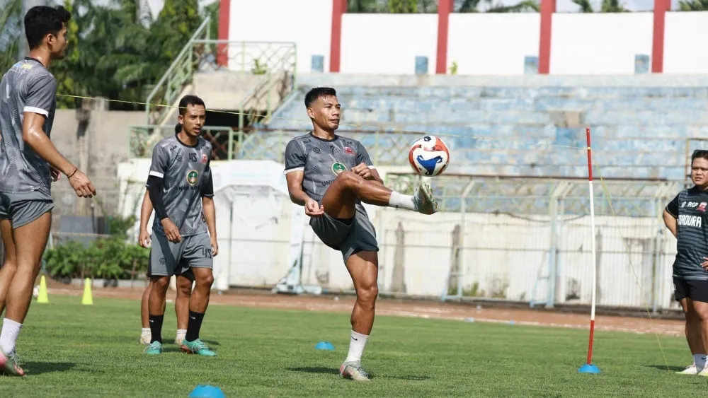 Madura United Bidik Kemenangan di Derbi Jatim - sumber: (ileagueid)