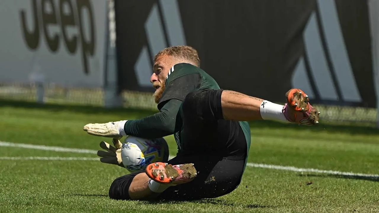 Michele Di Gregorio Difavoritkan Starter di Laga Kontra Atalanta