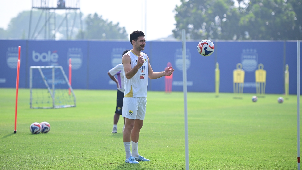 Persib Diminta Selalu Fokus, Putros Tak Khawatir Persaingan