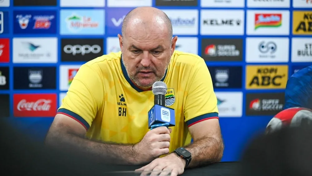 Bojan Hodak Pimpin Persib Mantapkan Posisi di Puncak Klasemen - sumber: (ileagueid)