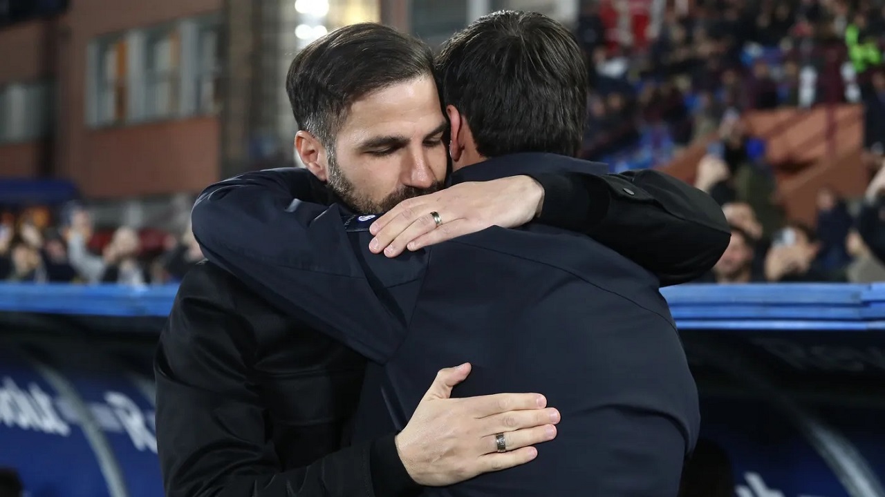 Cesc Fabregas vs Cristian Chivu, Duel Pelatih Muda Terbaik di Serie A