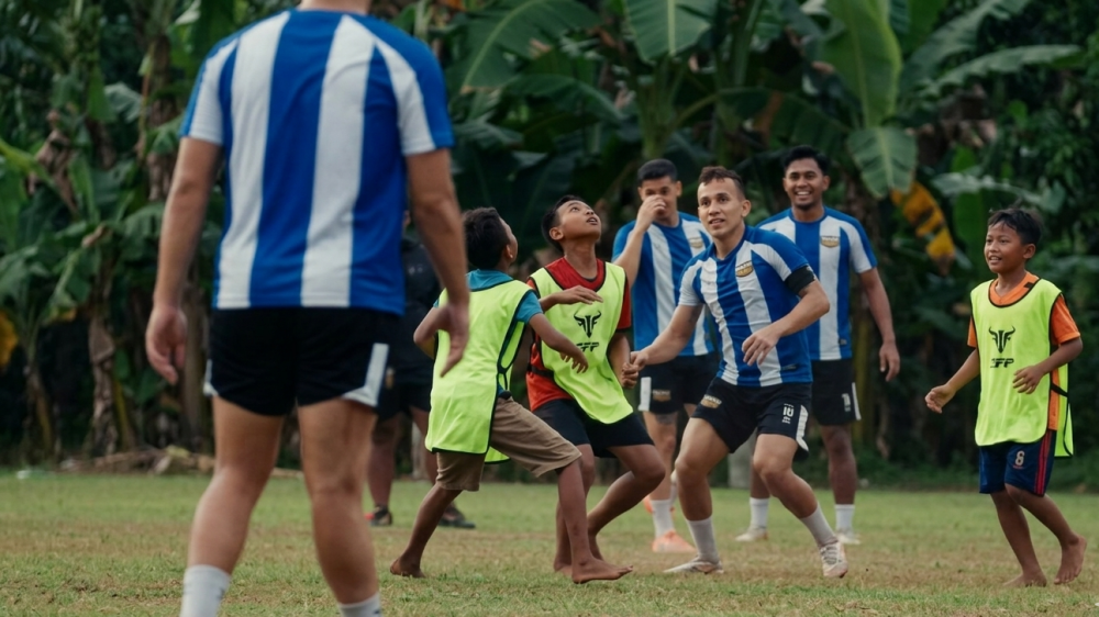 Dewa United Realisasikan Impian Sepak Bola Anak Ternate