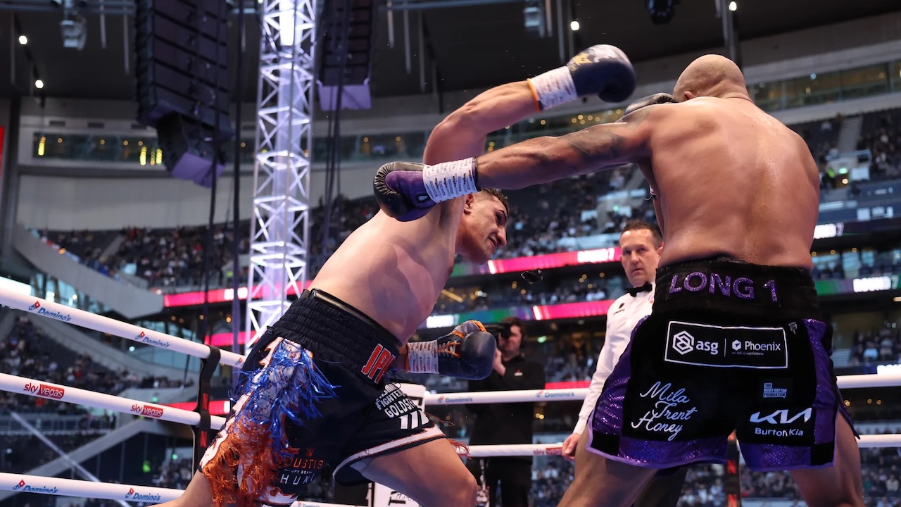 Duel Frazer Clarke vs Justis Huni Diselimuti Sengketa Kontrak