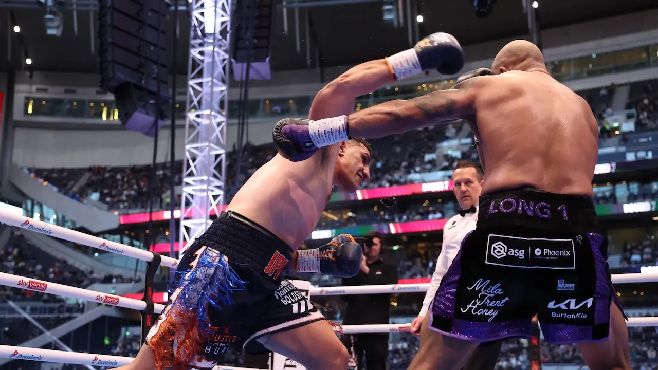 Duel Frazer Clarke vs Justis Huni Diselimuti Sengketa Kontrak