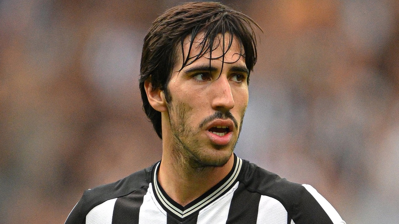 Eks Striker Lazio Sarankan Inter Rekrut Gelandang Newcastle