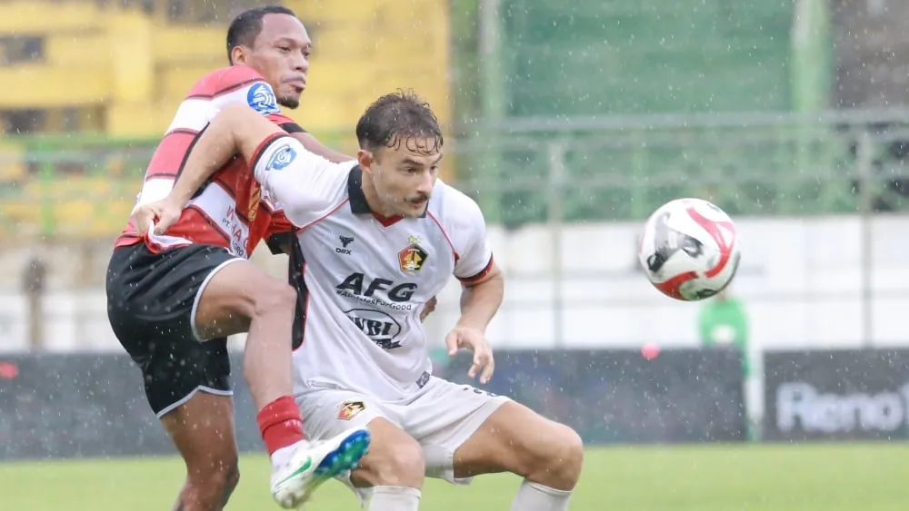 Kekecewaan Marcos Reina Usai Persik Kalah dari Madura United - sumber: (ileagueid)