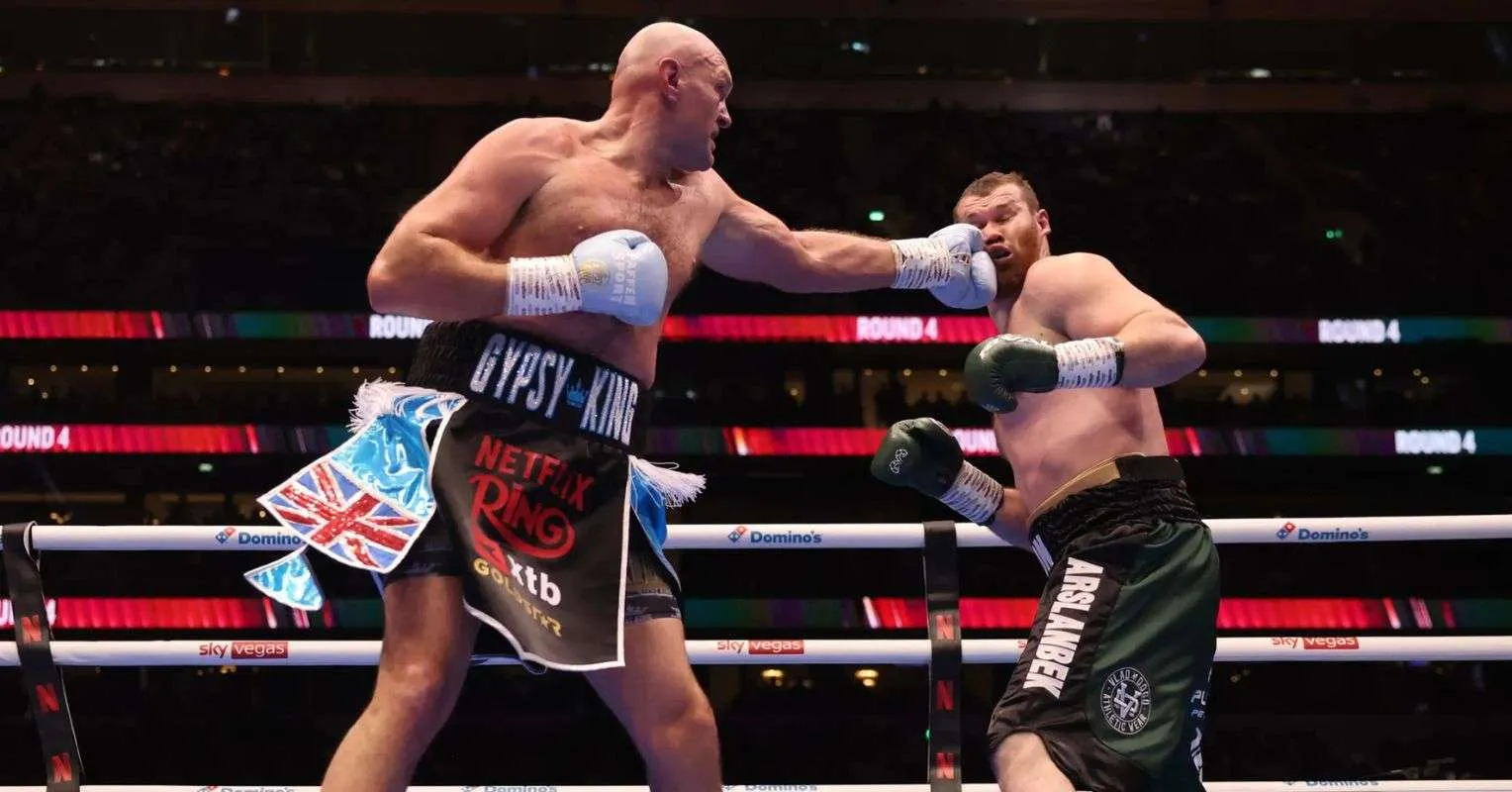Makhmudov Sebut Tak Kalah Lawan Tyson Fury - sumber: (secondsout)