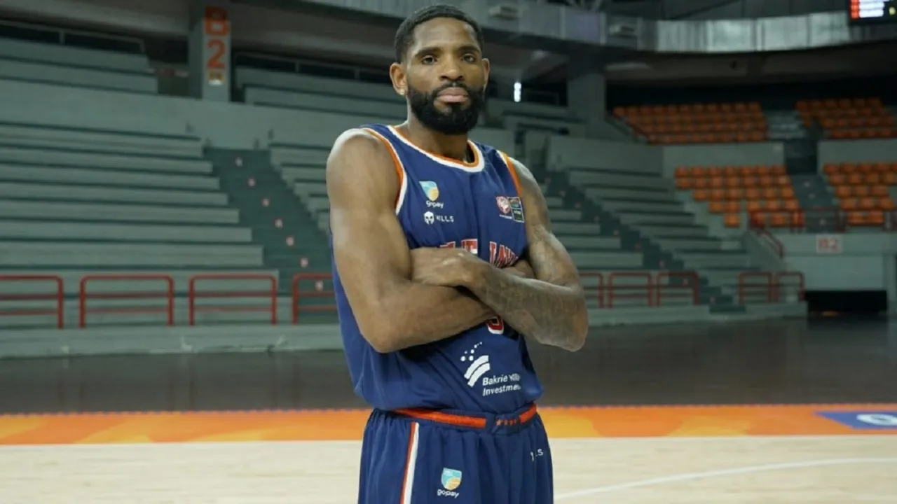 Perrin Bufford Datang Sebagai Pengganti Amorie Archibald