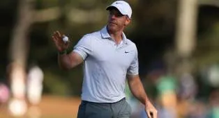 Rory McIlroy Perlebar Jarak, Pimpin Masters 2026 Secara Meyakinkan