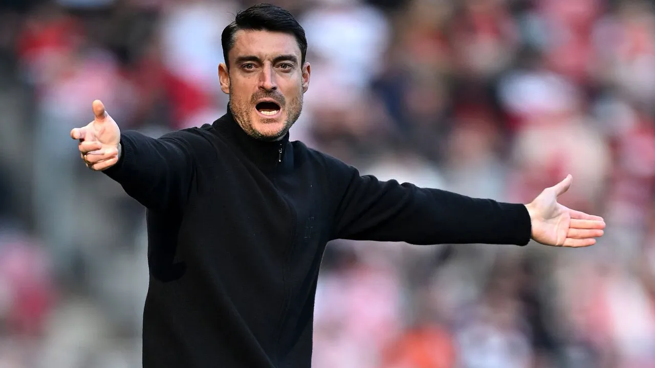 Tumbangkan Wolfsburg, Albert Riera Puji Performa Eintracht Frankfurt