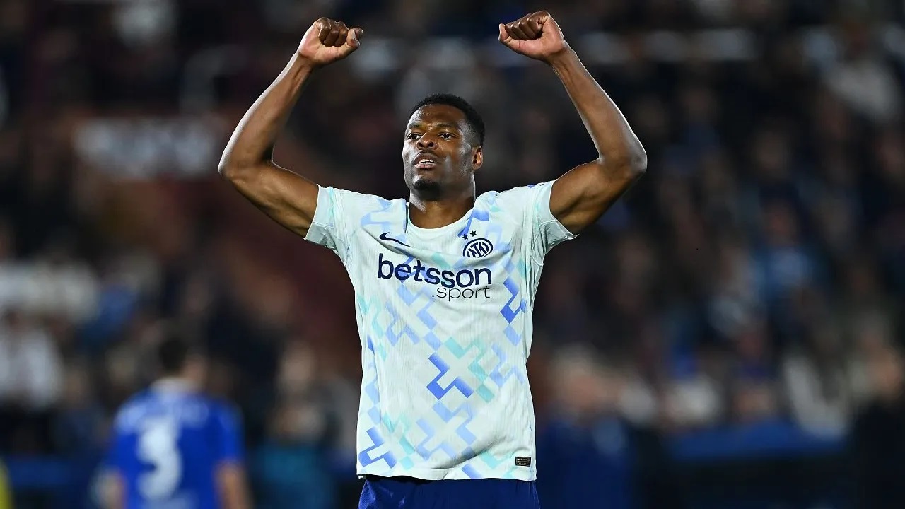 Dibidik Klub EPL, Denzel Dumfries Tegaskan Bahagia Bersama Inter Milan