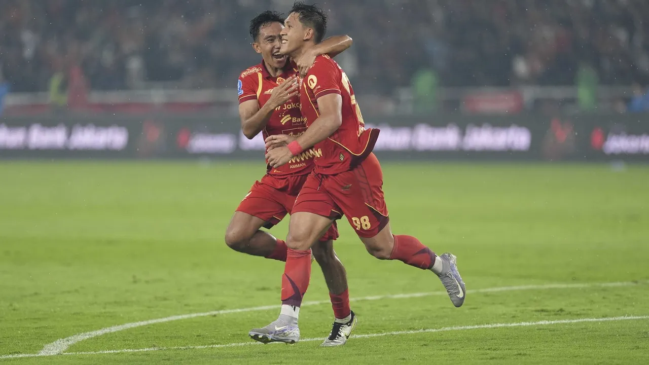 Penyerang Persija Jakarta, Eksel Runtukahu