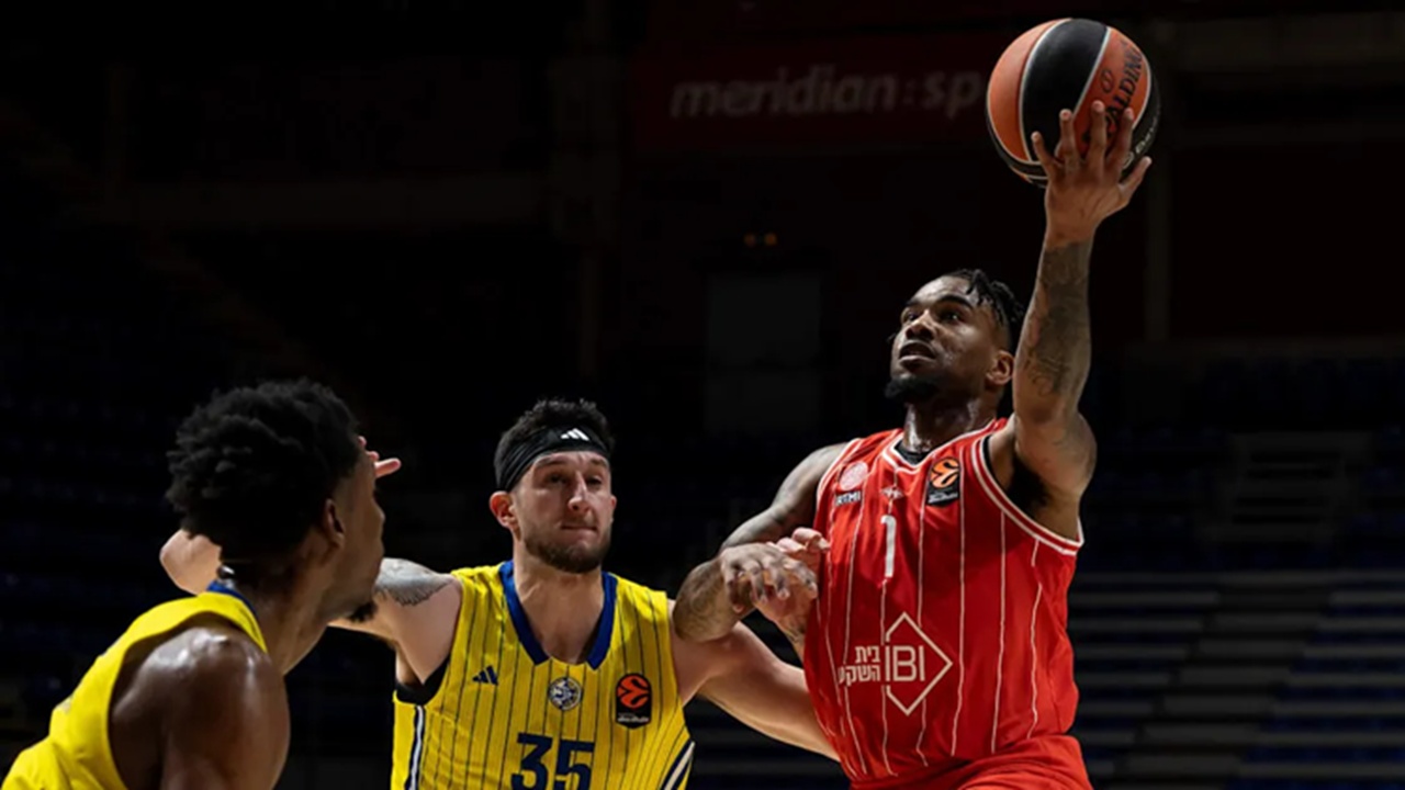 Hapoel Tel Aviv Amankan Tiket ke Playoff Usai Libas Maccabi