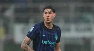 Inter dan Barcelona Tidak Sedang Negosiasi Transfer Alessandro Bastoni