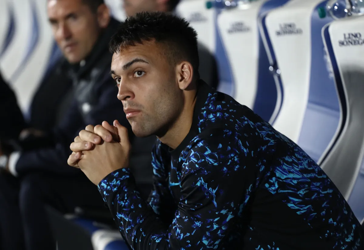 Inter Pertahankan Lautaro Martinez di Bangku Cadangan Meski Cedera - sumber: (footballitalia)