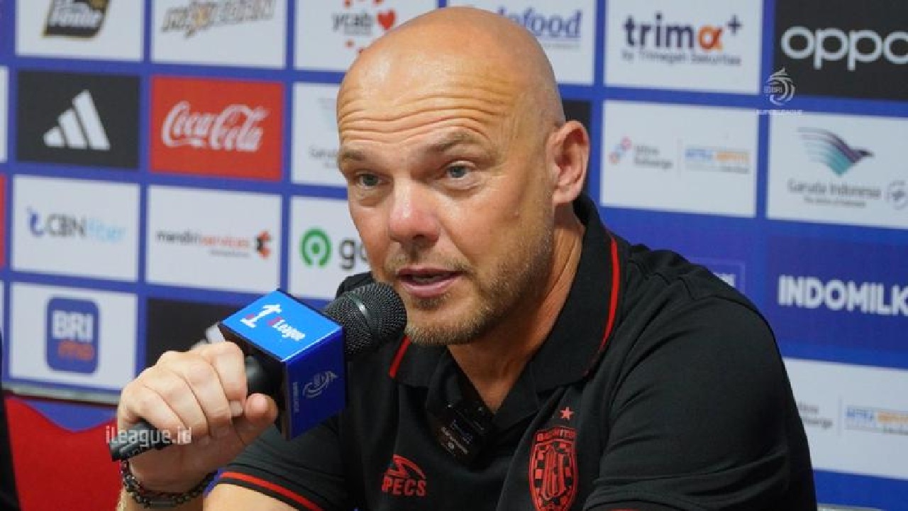 Johnny Jansen Komentari Passport Gate, Puji Keputusan Eliano Gabung Persib