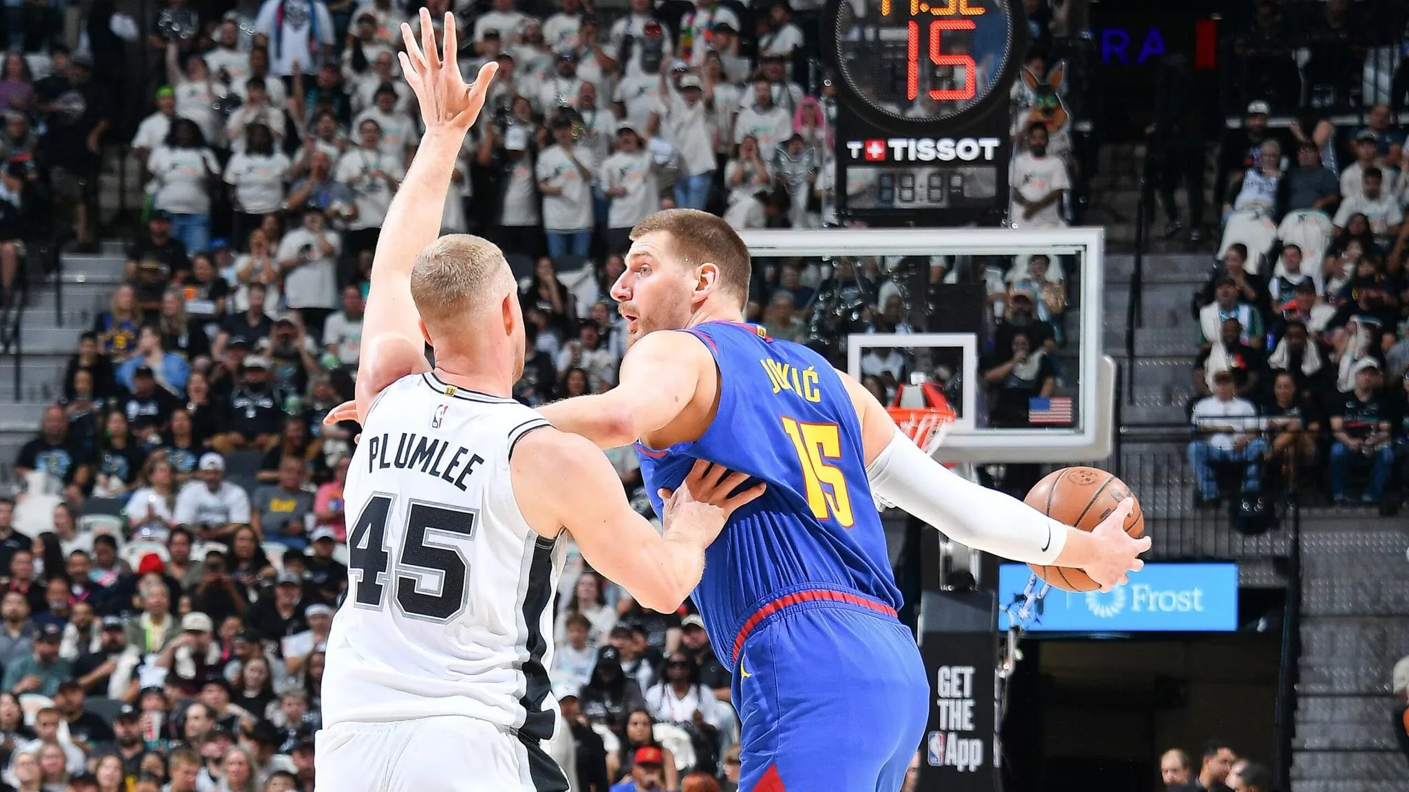 Nikola Jokic Ukir Sejarah Baru di NBA dengan Rekor Ganda - sumber: (mainbasket)