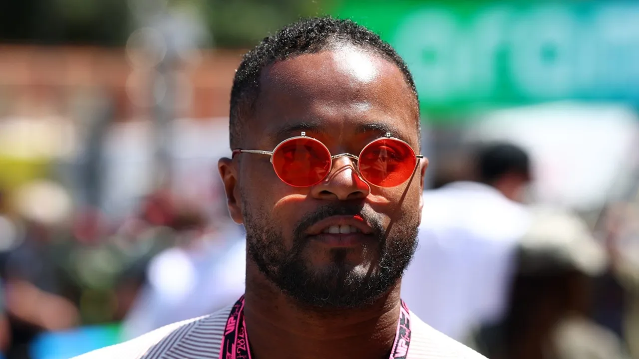 Patrice Evra Sebut Peluang Barcelona Lolos Kecil