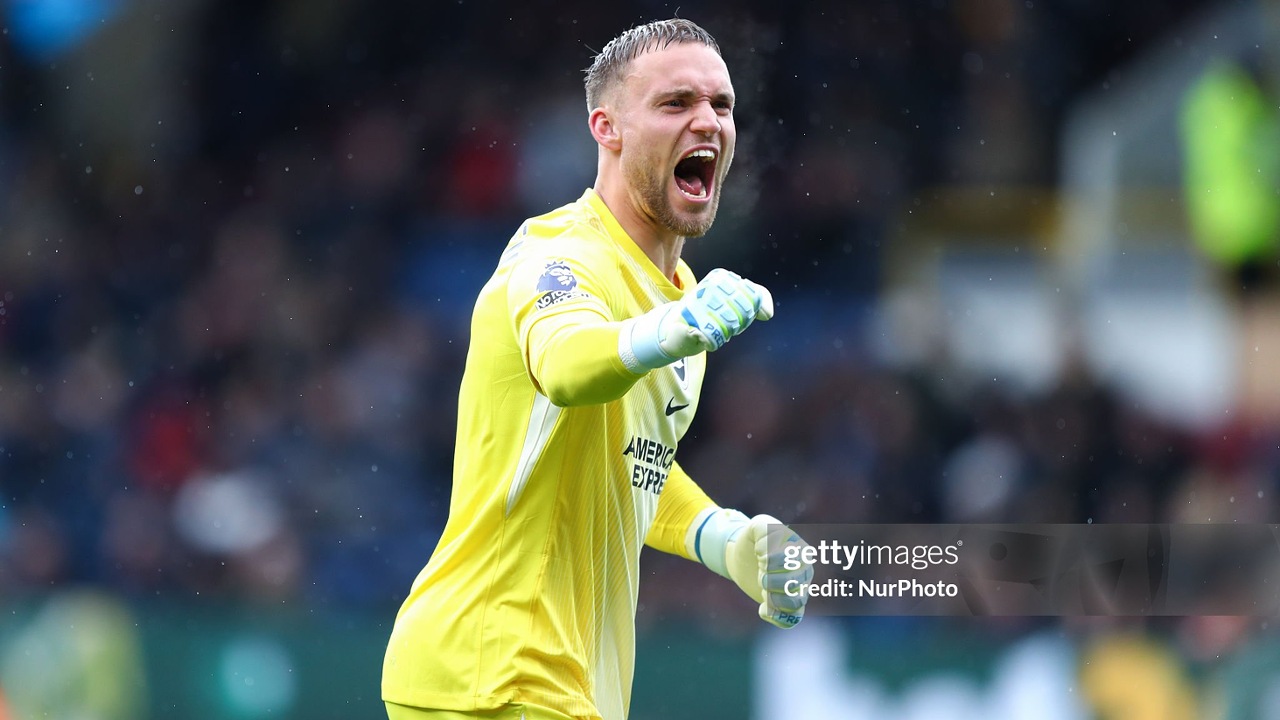 Bart Verbruggen Diburu Chelsea dan Bayern, Brighton Siap Jual?