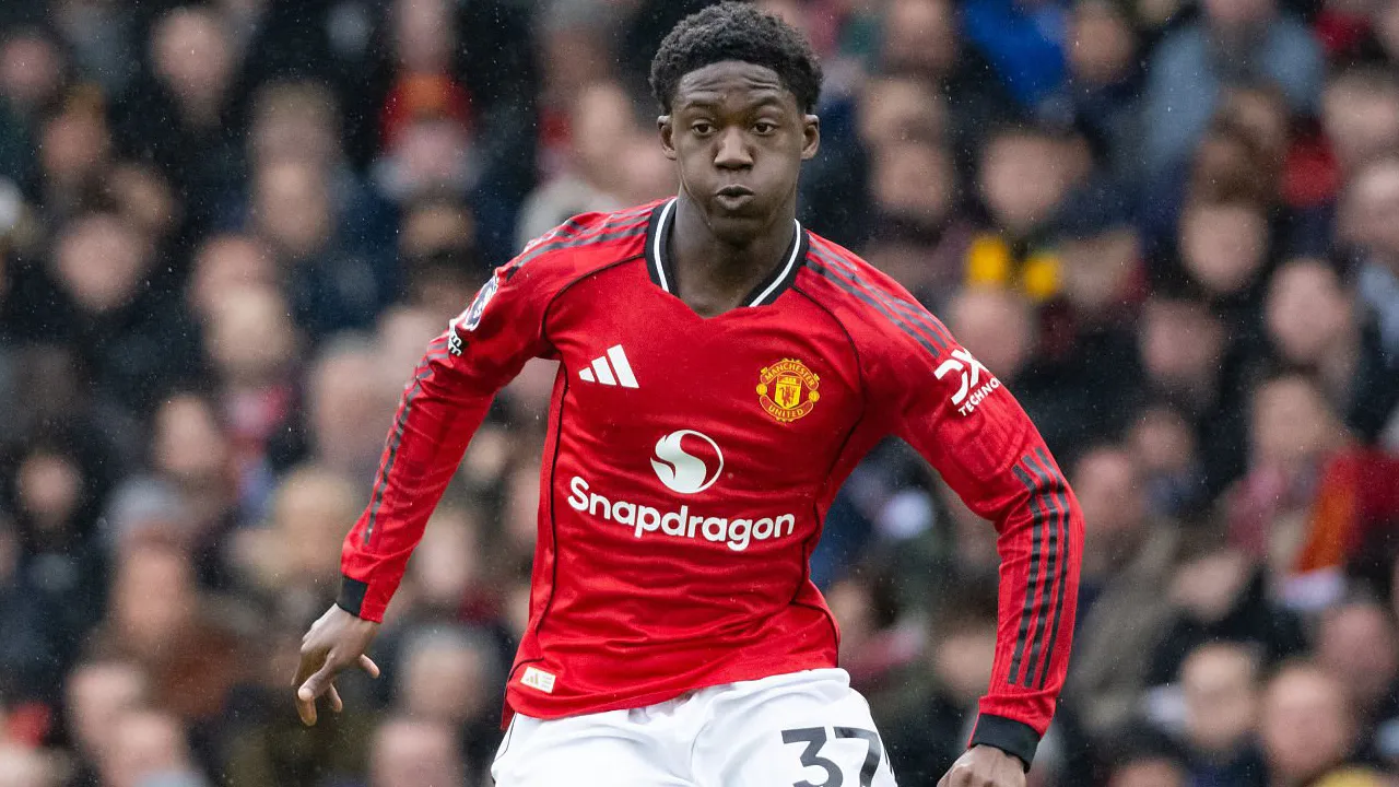 Carrick Ungkap Alasan Absennya Kobbie Mainoo Saat MU Hadapi Leeds