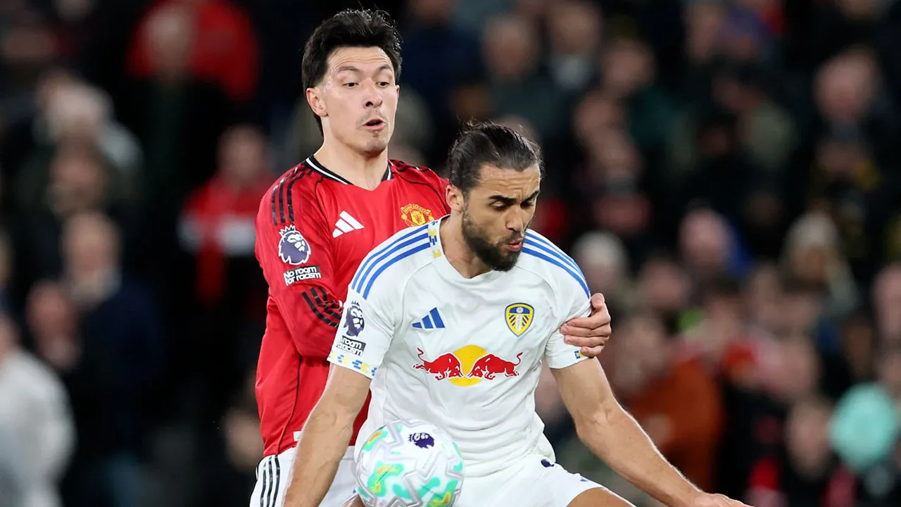 Dominic Calvert-Lewin Tanggapi Santai Soal Kartu Merah Lisandro Martinez