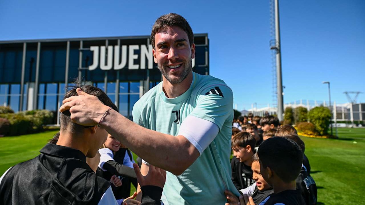Dusan Vlahovic Belum Perpanjang Kontrak, Damien Comolli Santai