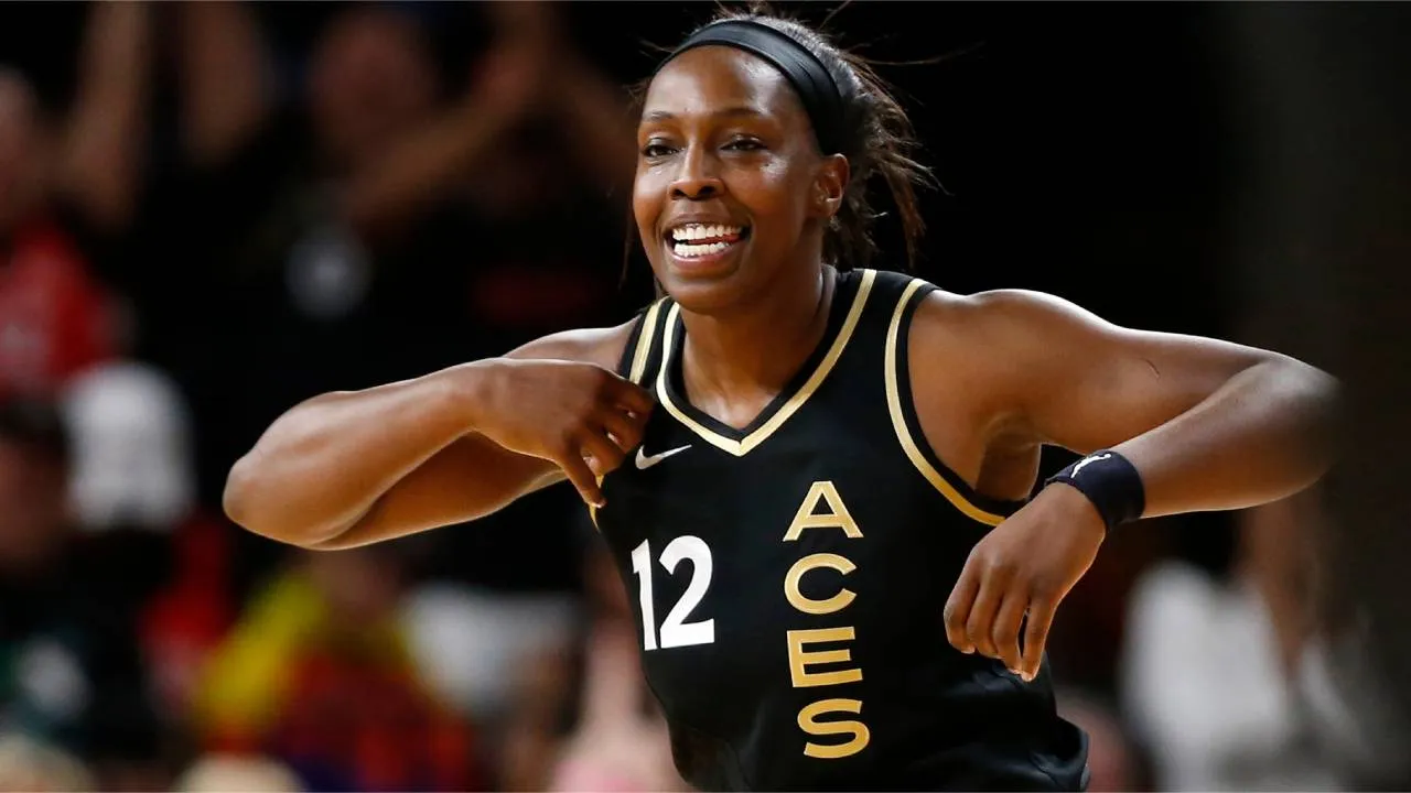Chelsea Gray akan melanjutkan kariernya bersama Aces setelah memainkan peran penting dalam kesuksesan tim meraih gelar WNBA 2025. (Foto: AP)