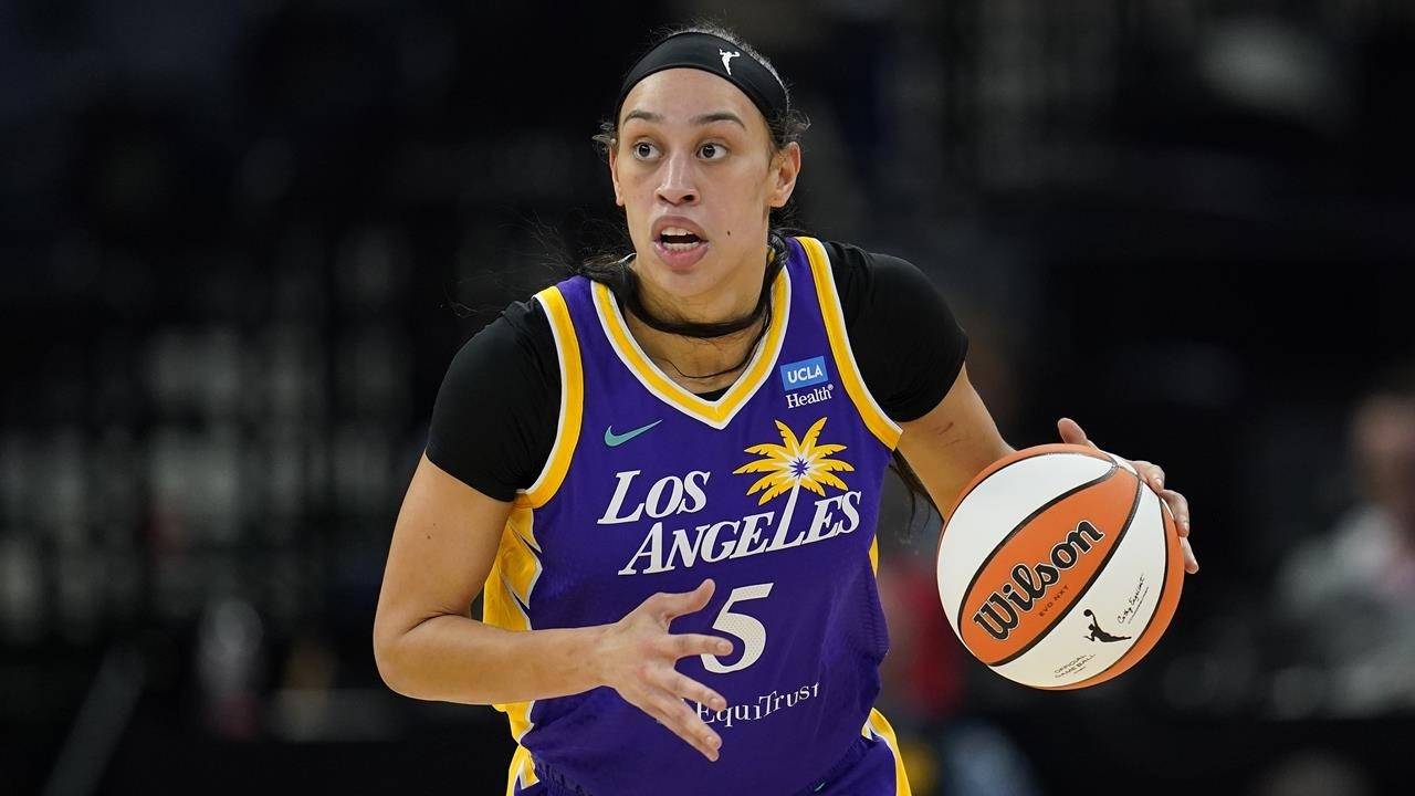 Los Angeles Sparks Pertahankan Dearica Hamby dengan Kontrak Tiga Tahun
